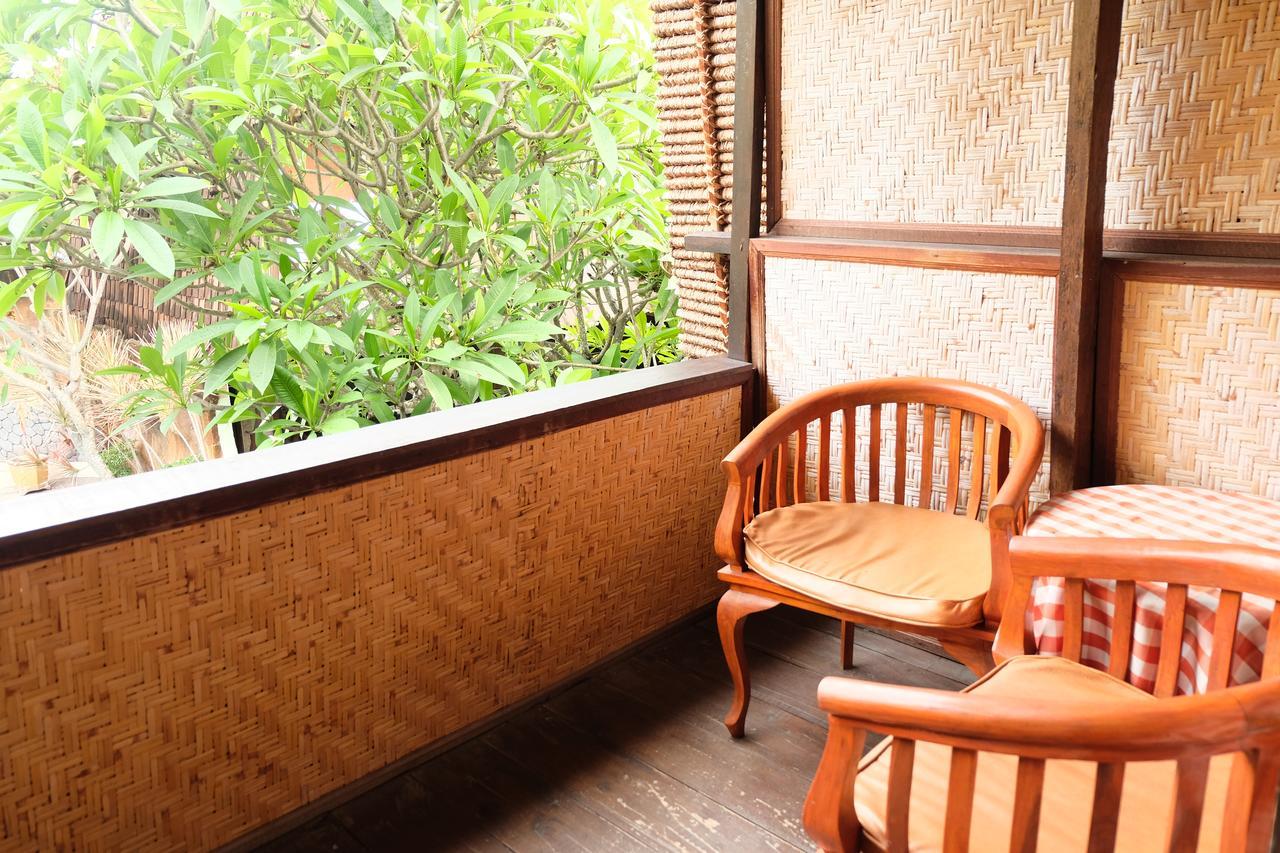 Kerti Beach Bungalow And Restaurant Padangbai  Exterior photo