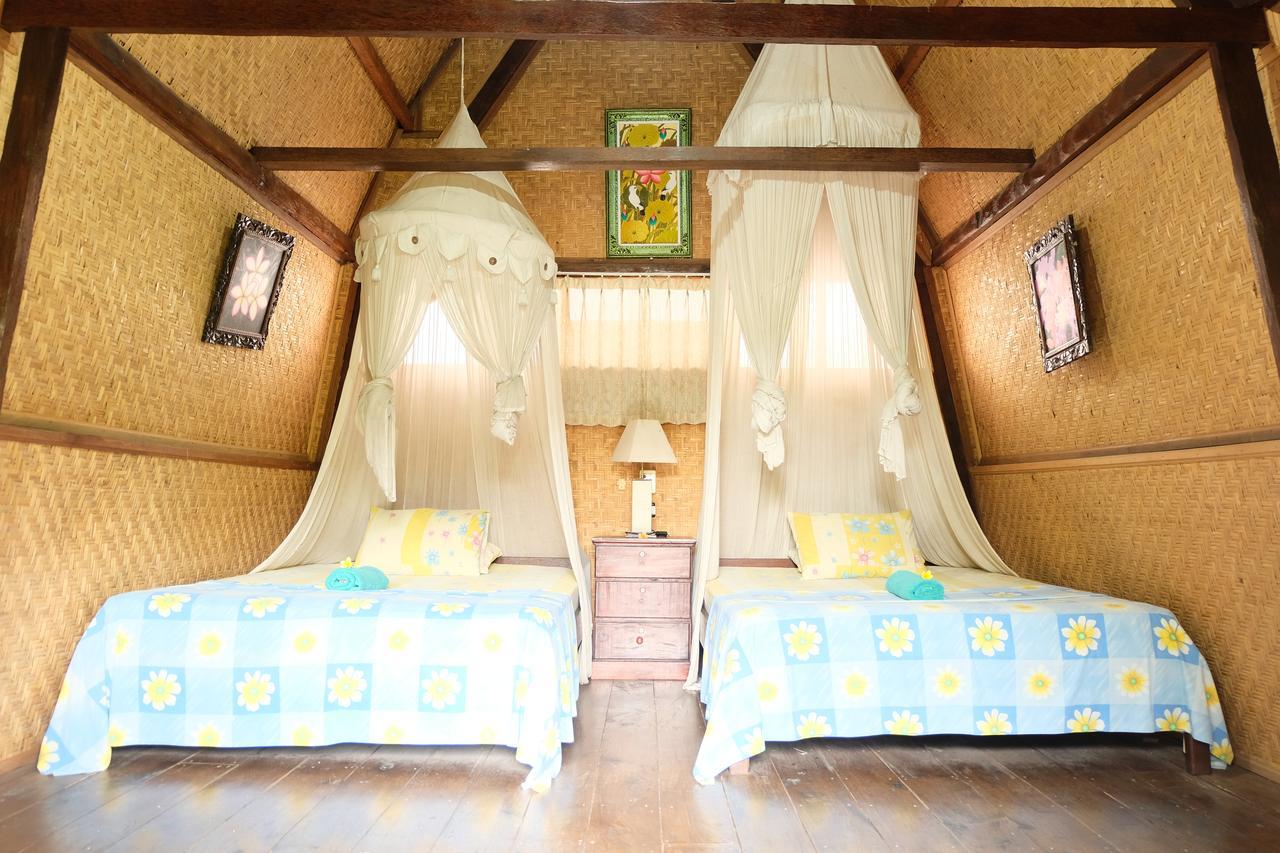 Kerti Beach Bungalow And Restaurant Padangbai  Exterior photo