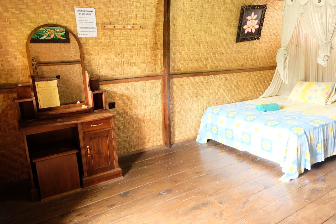 Kerti Beach Bungalow And Restaurant Padangbai  Exterior photo